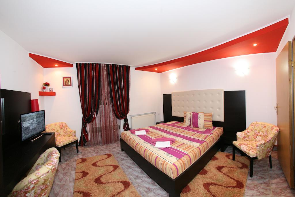 Pensiunea El Plazza Băile Herculane Δωμάτιο φωτογραφία